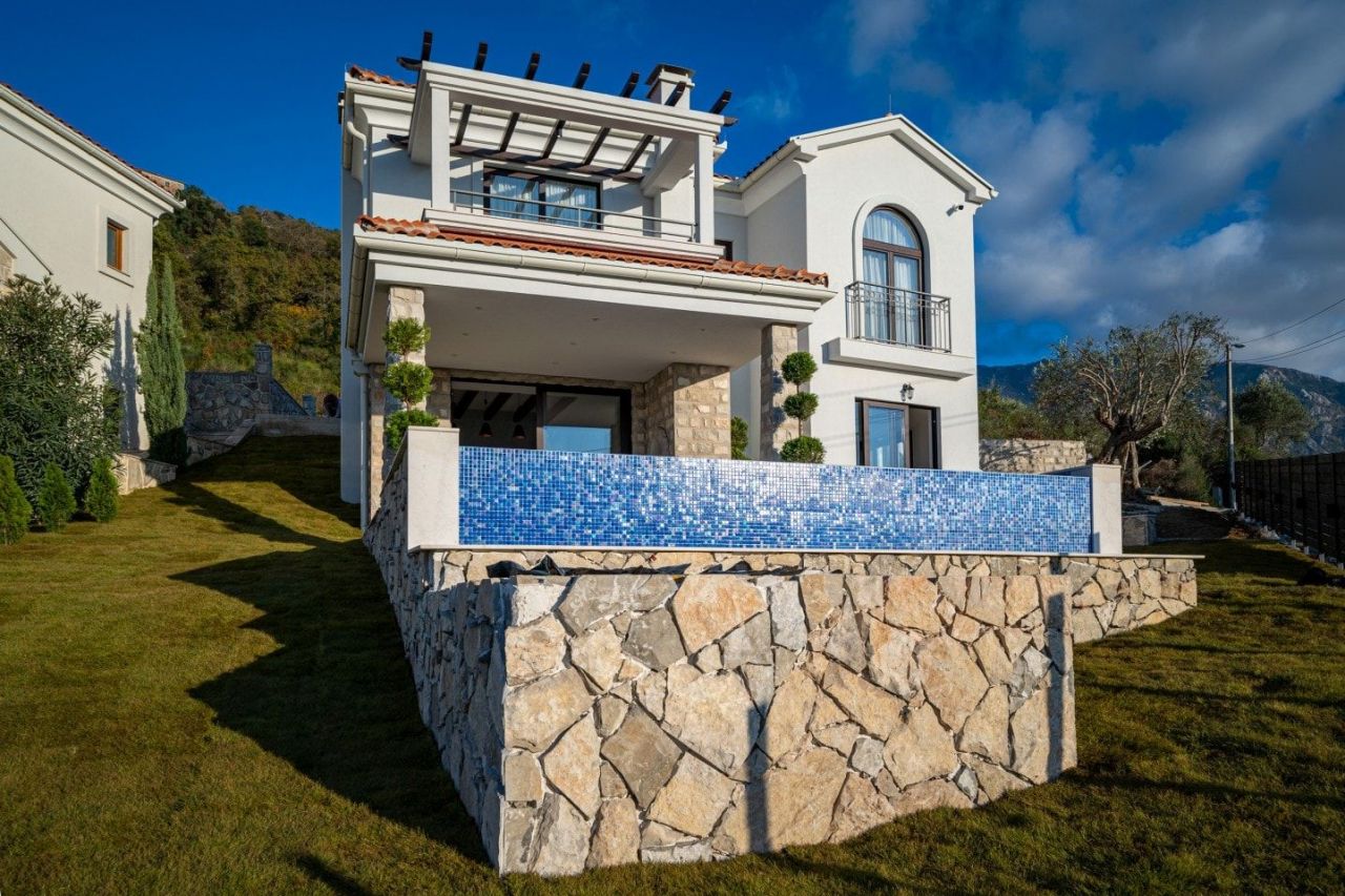 Дом в Тивате, Черногория, 185 м2 - фото 1
