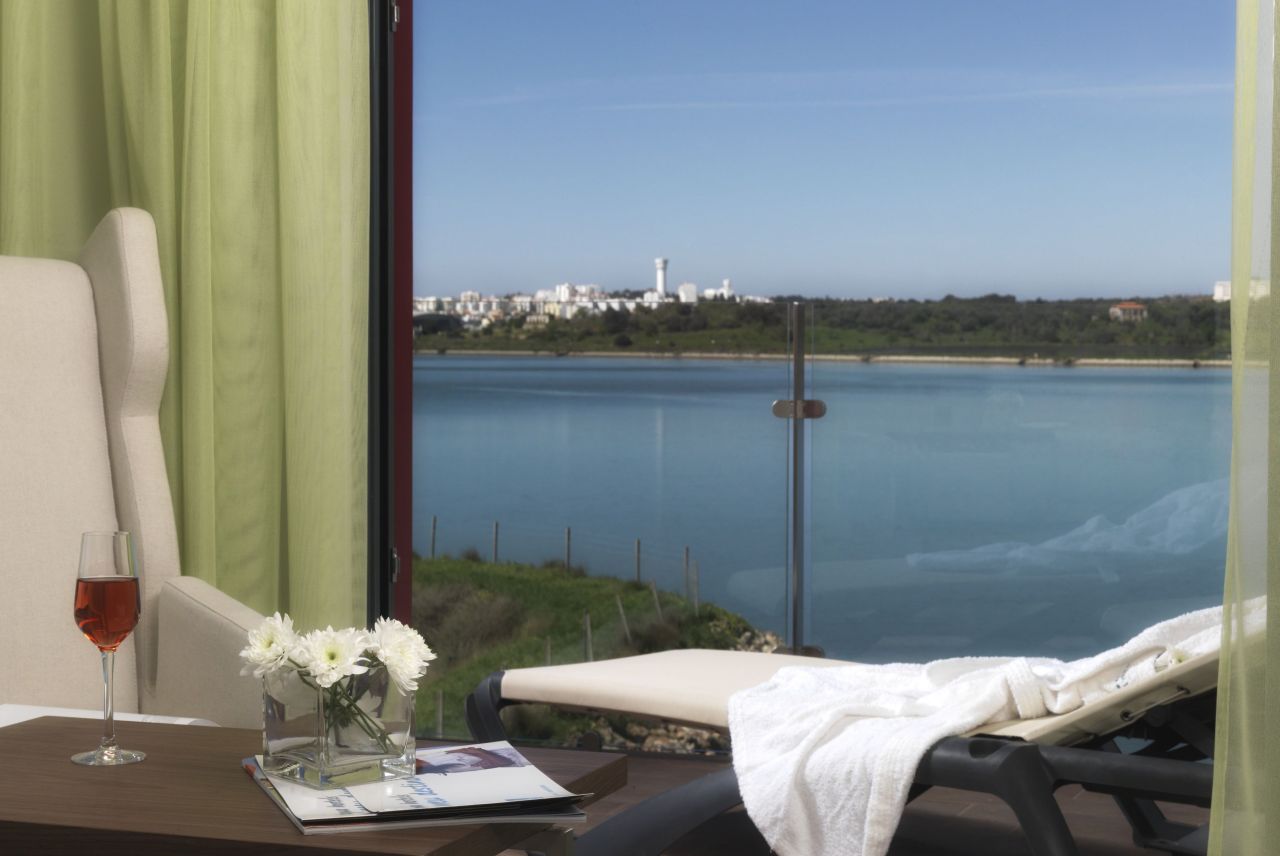 Отель, гостиница в Алгарве, Португалия, 146 м2 - фото 1