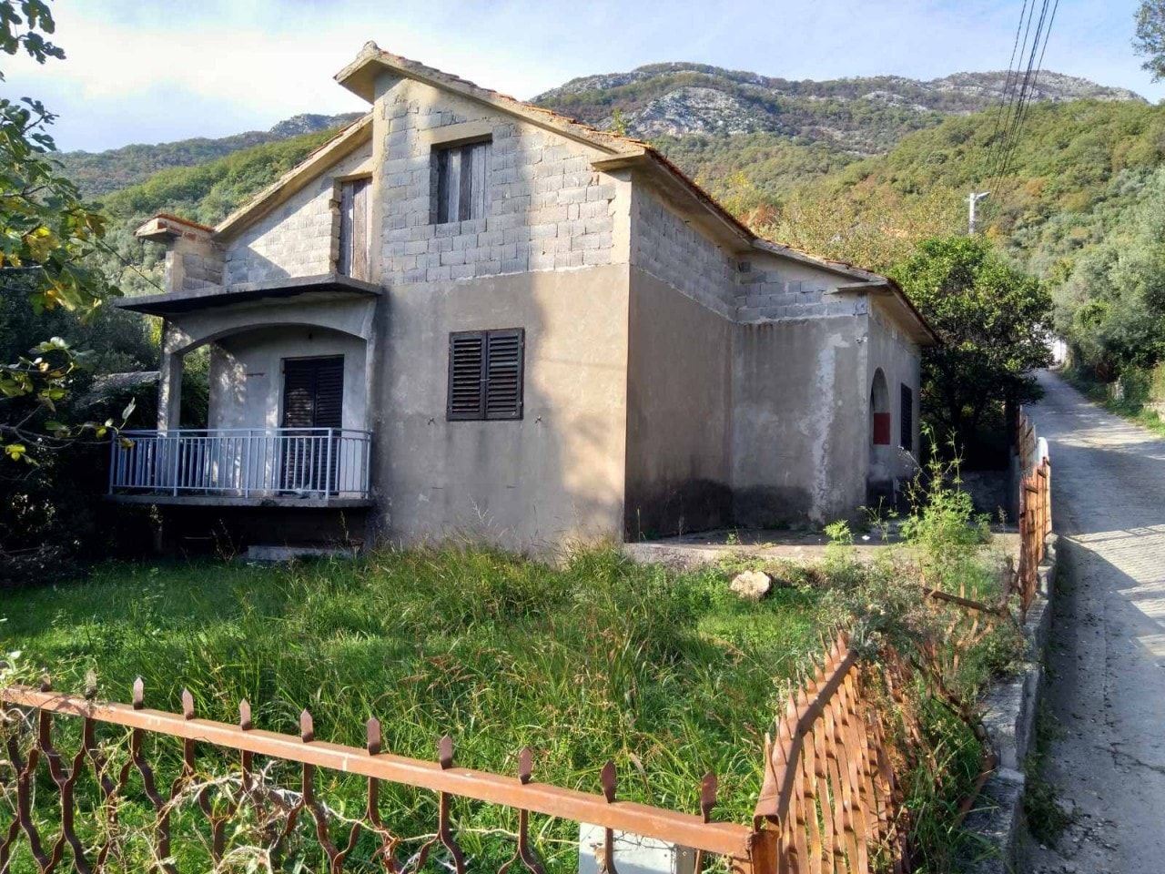 Дом в Херцег-Нови, Черногория, 90 м2 - фото 1