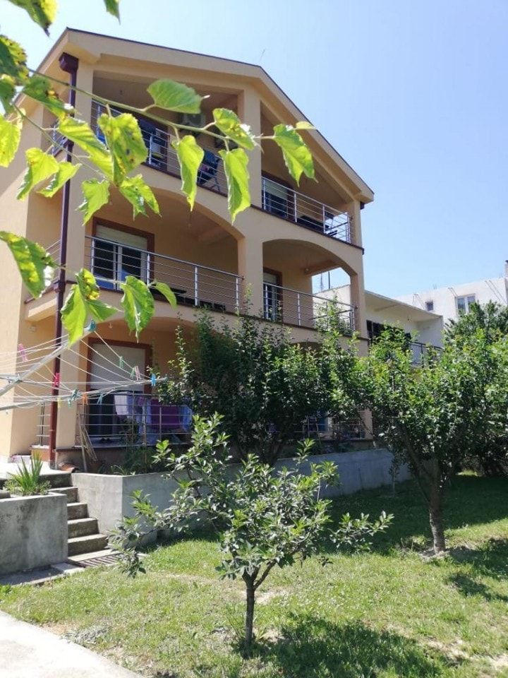 Дом в Херцег-Нови, Черногория, 370 м2 - фото 1