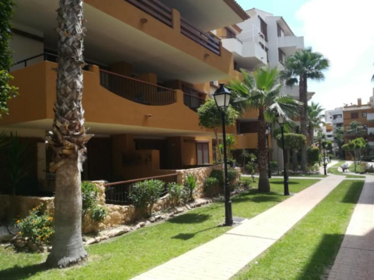 Апартаменты в Пунта Приме, Испания, 142 м2 - фото 1