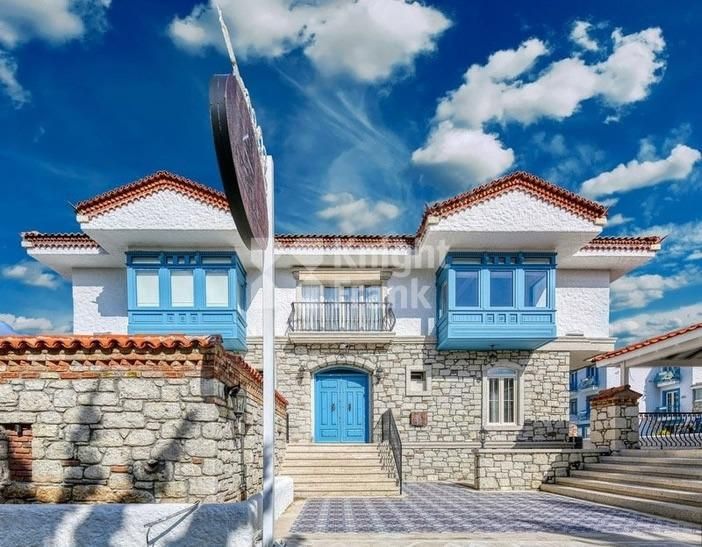 Отель, гостиница в Измире, Турция, 932 м2 - фото 1