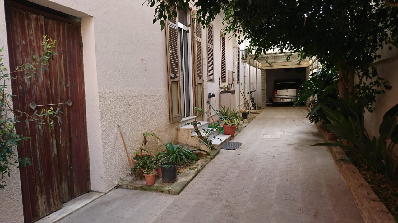 Апартаменты в Альгеро, Италия, 150 м2 - фото 1