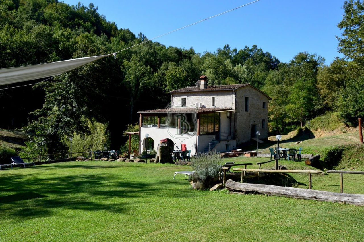Ферма в Массе, Италия, 535 м2 - фото 1
