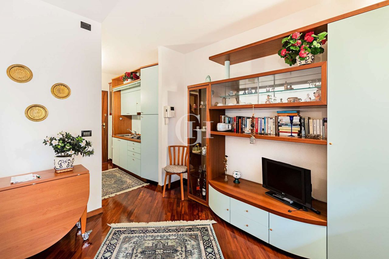 Квартира у озера Гарда, Италия, 60 м² - фото 9