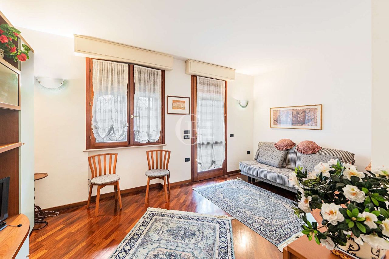 Квартира у озера Гарда, Италия, 60 м² - фото 11