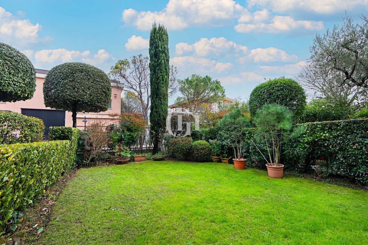 Квартира у озера Гарда, Италия, 60 м² - фото 6