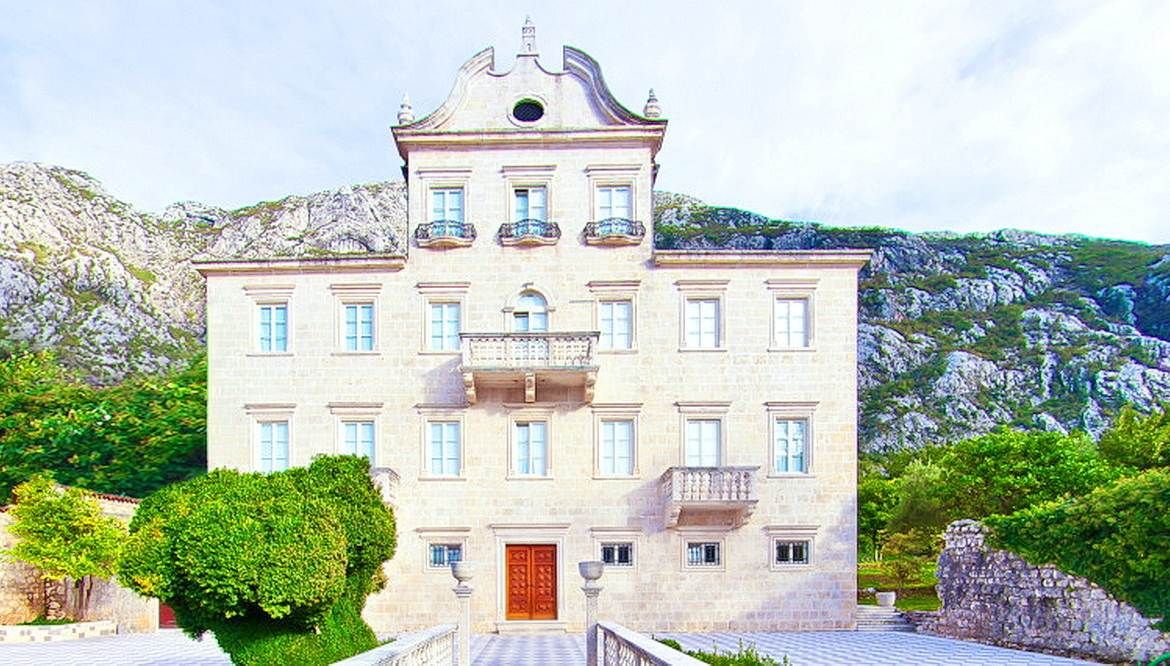 Коммерческая недвижимость в Доброте, Черногория, 1 400 м² - фото 2