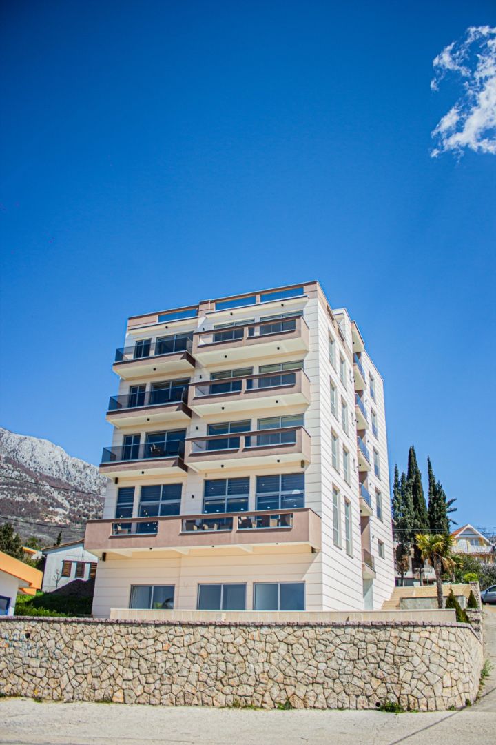 Отель, гостиница в Добра Воде, Черногория, 1 300 м2 - фото 1