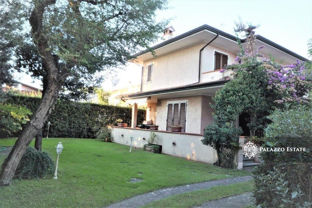 Дом в Марина ди Пьетрасанта, Италия, 165 м2 - фото 1