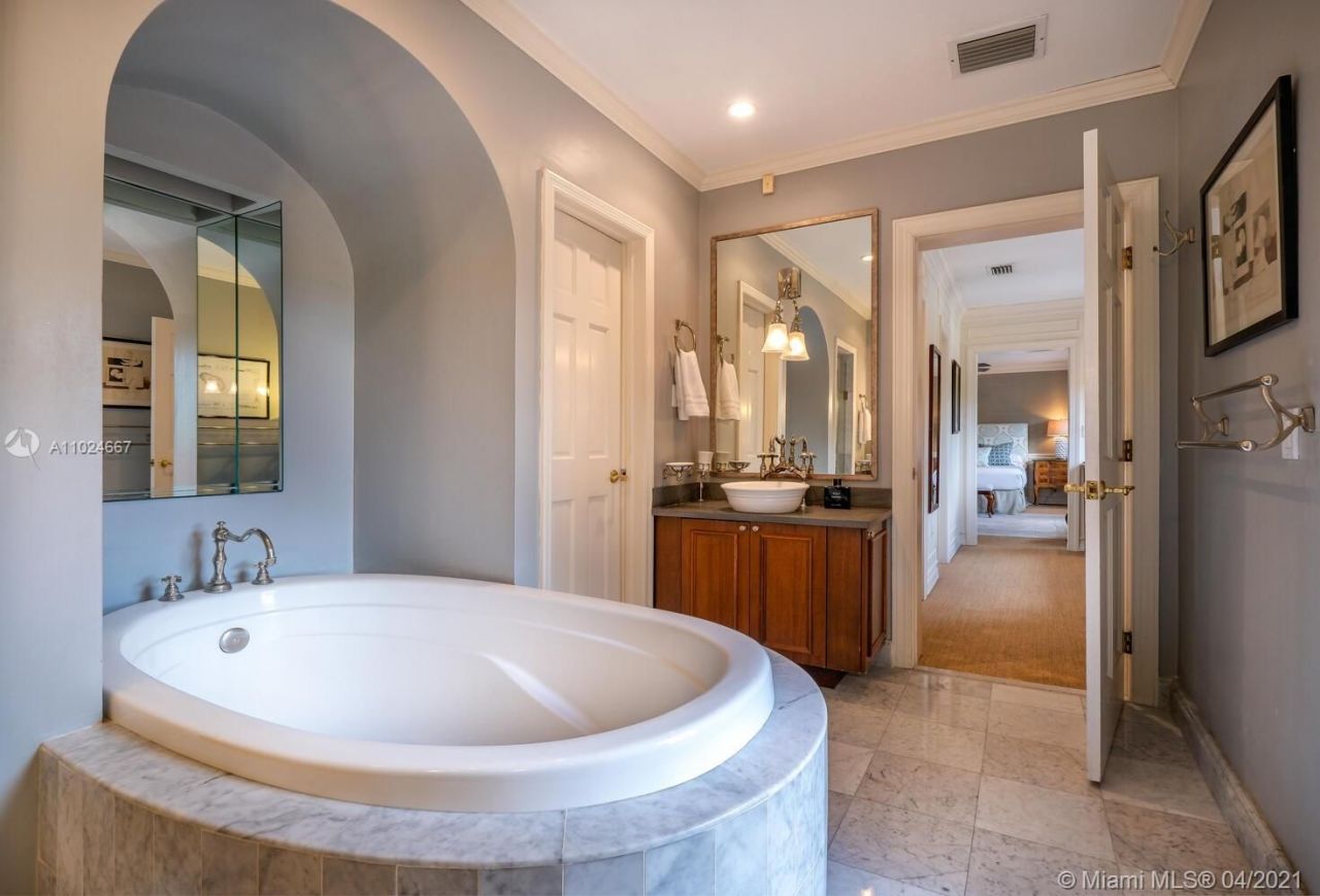 Особняк в Майами, США, 400 м² - фото 12