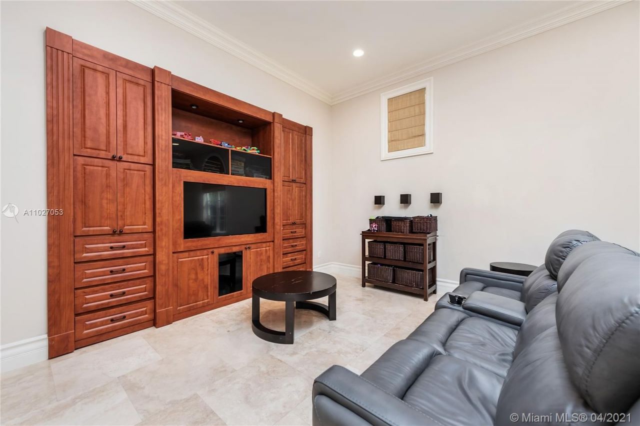 Поместье в Майами, США, 1 000 м² - фото 13