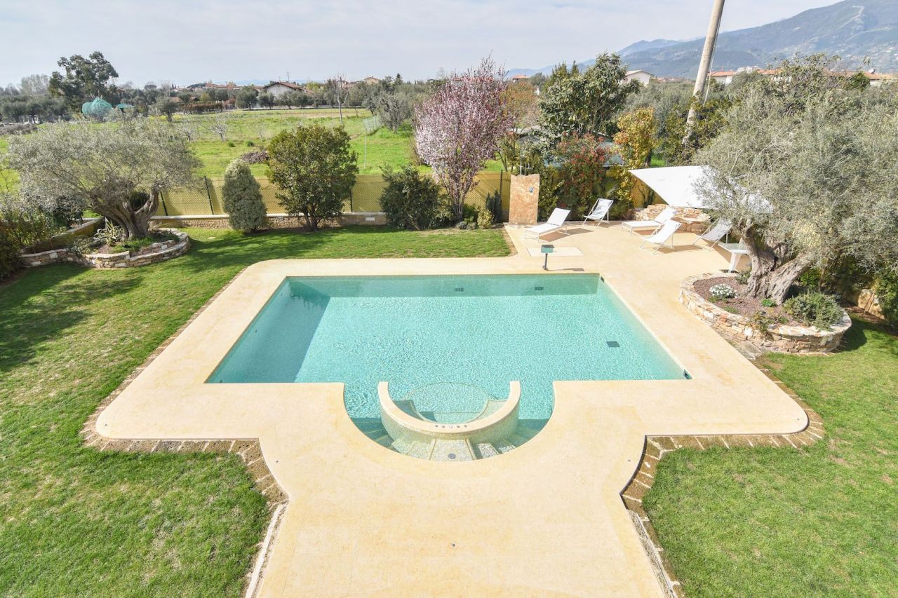 Вилла в Марина ди Пьетрасанта, Италия, 300 м² - фото 7