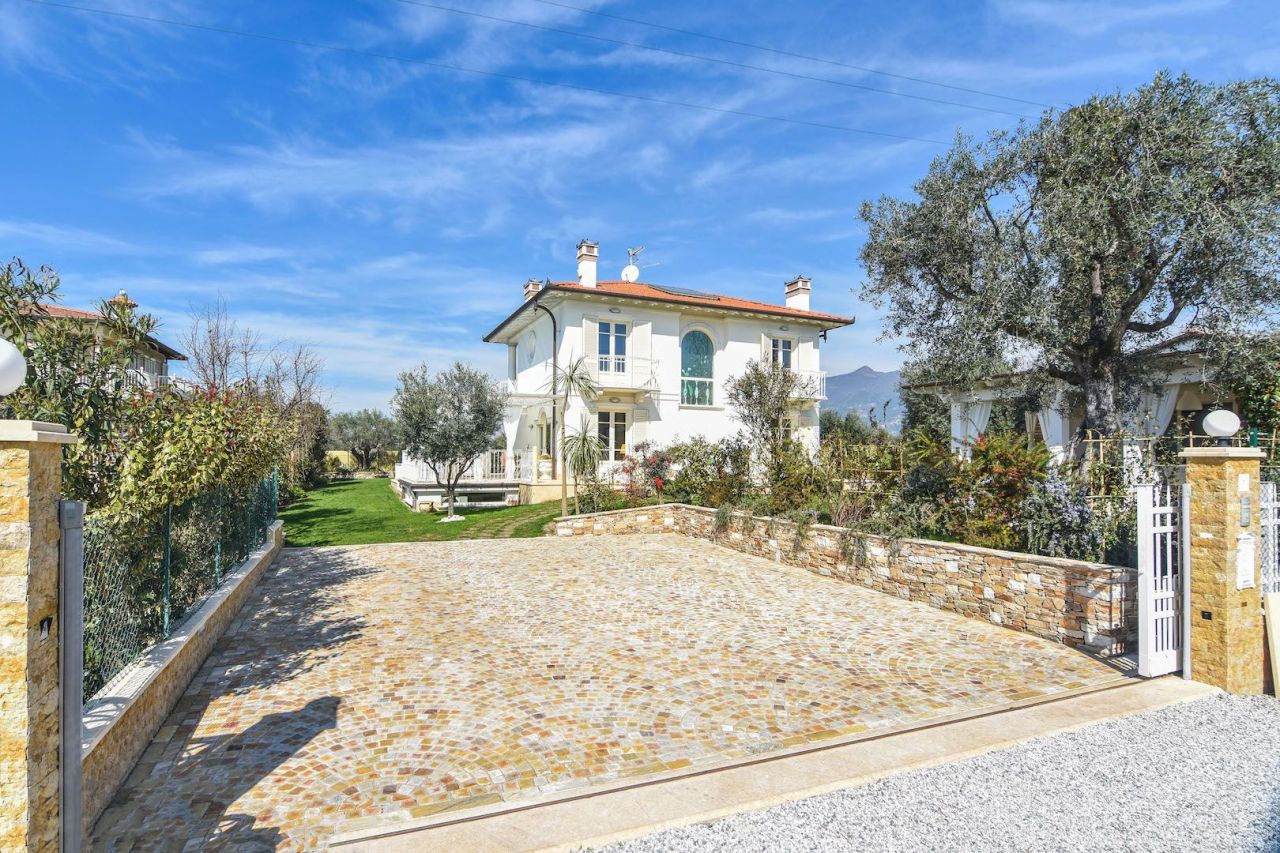 Вилла в Марина ди Пьетрасанта, Италия, 300 м² - фото 9