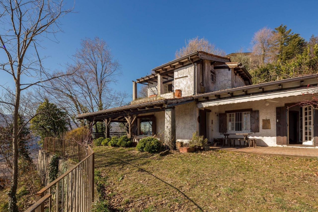 Дом Monte Marenzo, Италия, 350 м2 - фото 1