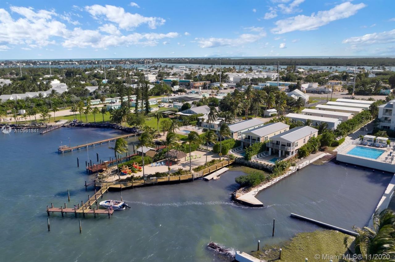 Доходный дом в Майами, США, 1 000 м² - фото 9