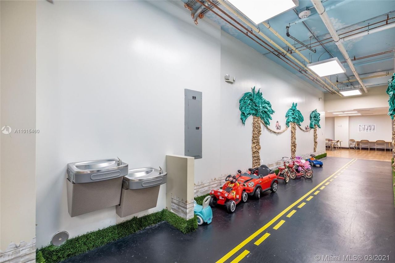 Коммерческая недвижимость в Майами, США, 700 м² - фото 10