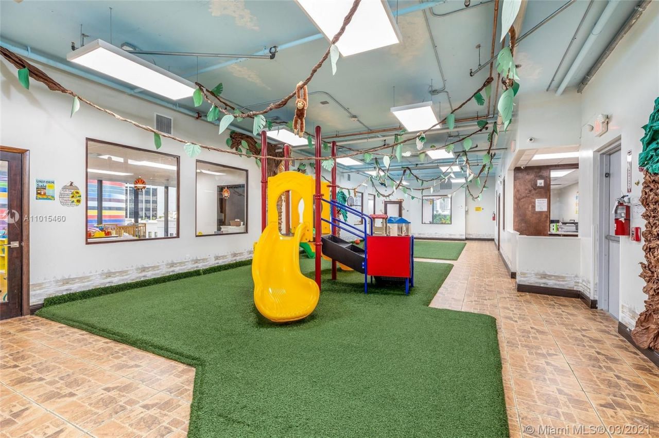 Коммерческая недвижимость в Майами, США, 700 м² - фото 11