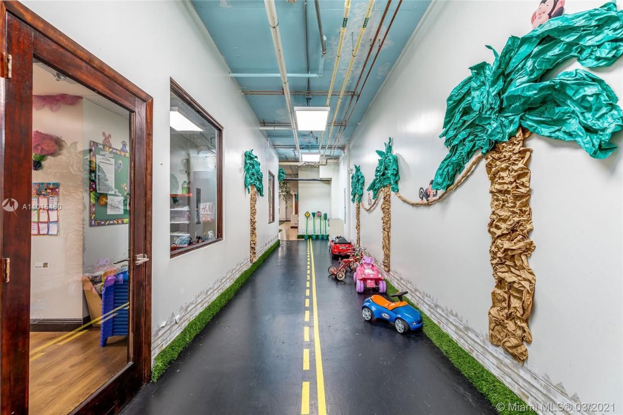 Коммерческая недвижимость в Майами, США, 700 м² - фото 9