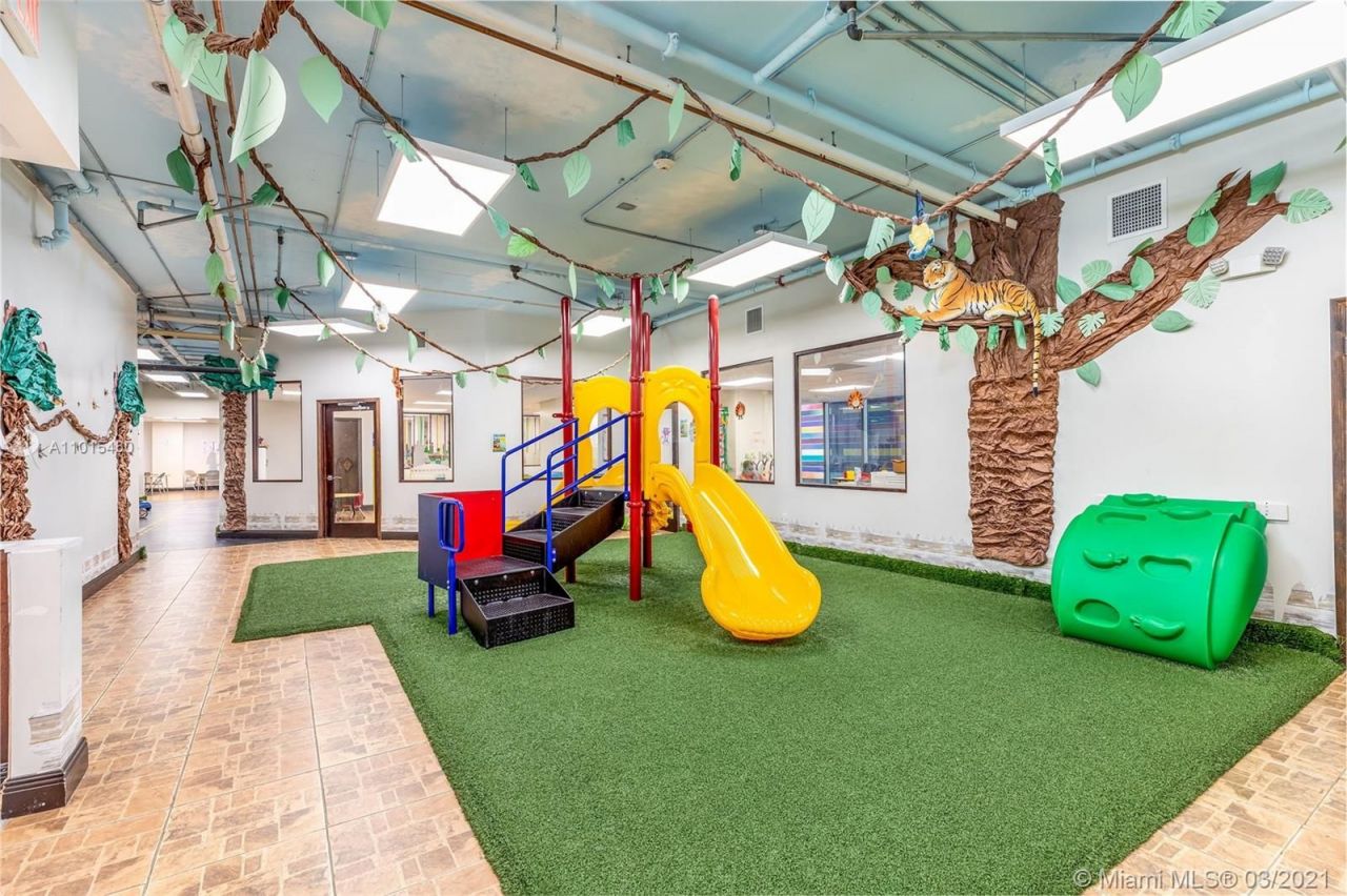 Коммерческая недвижимость в Майами, США, 700 м² - фото 12