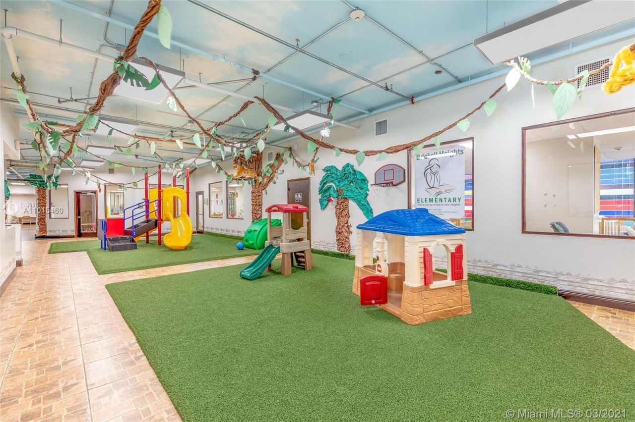 Коммерческая недвижимость в Майами, США, 700 м² - фото 14