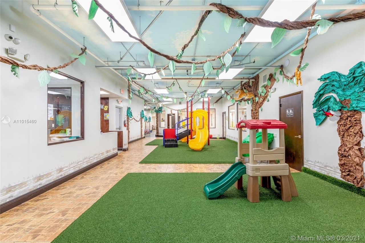 Коммерческая недвижимость в Майами, США, 700 м² - фото 13