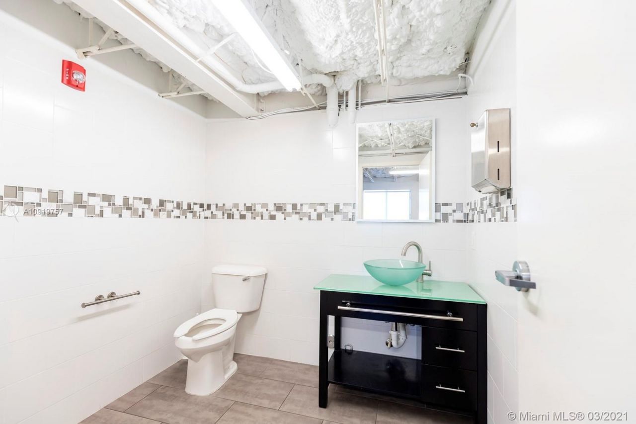 Коммерческая недвижимость в Майами, США, 1 000 м² - фото 10