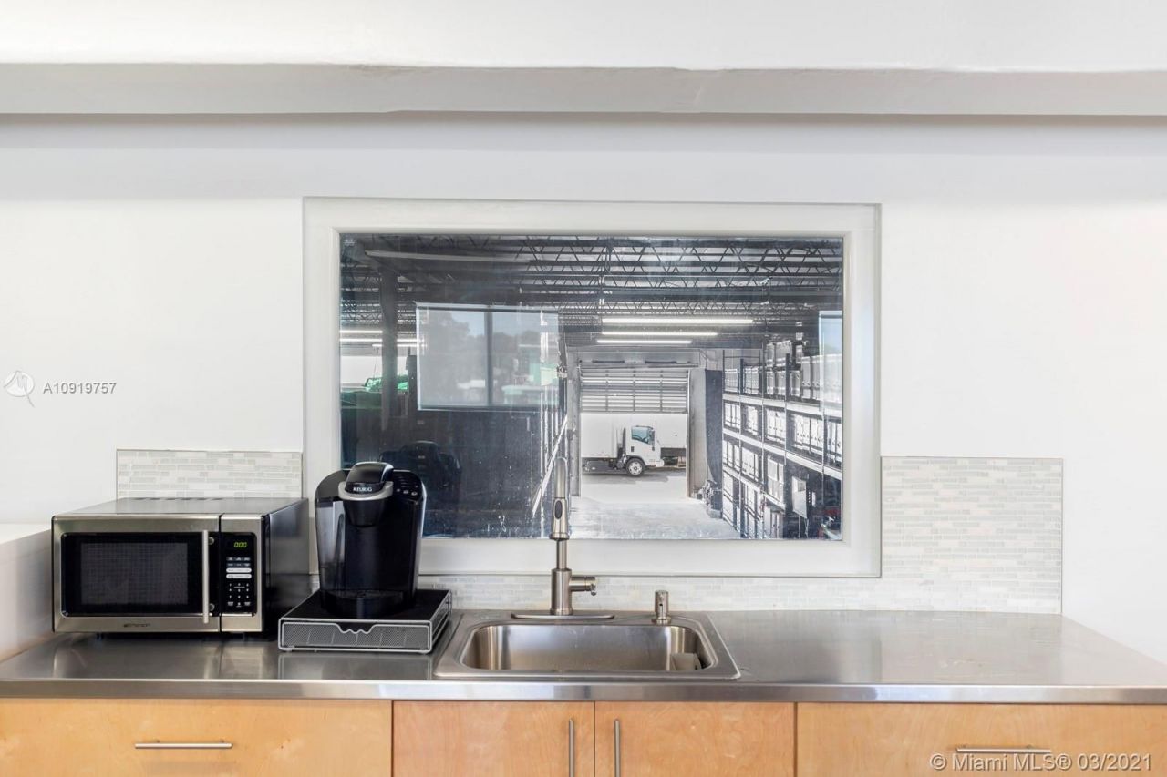 Коммерческая недвижимость в Майами, США, 1 000 м² - фото 13