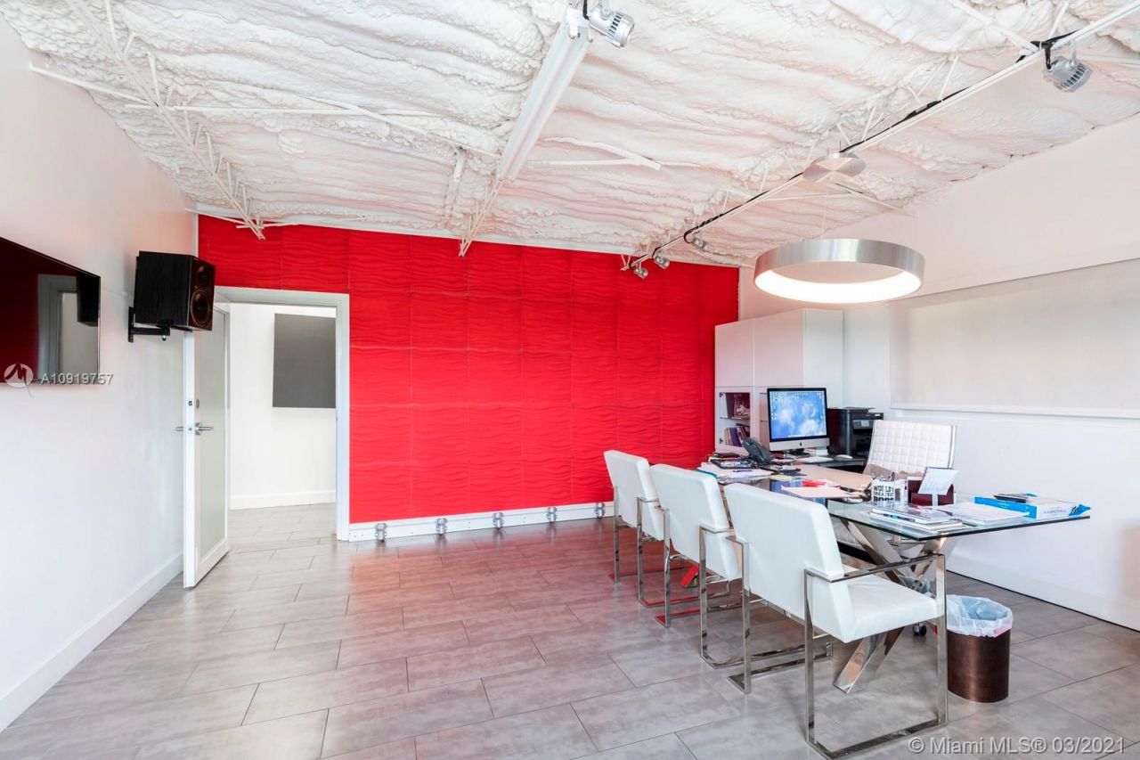 Коммерческая недвижимость в Майами, США, 1 000 м² - фото 8