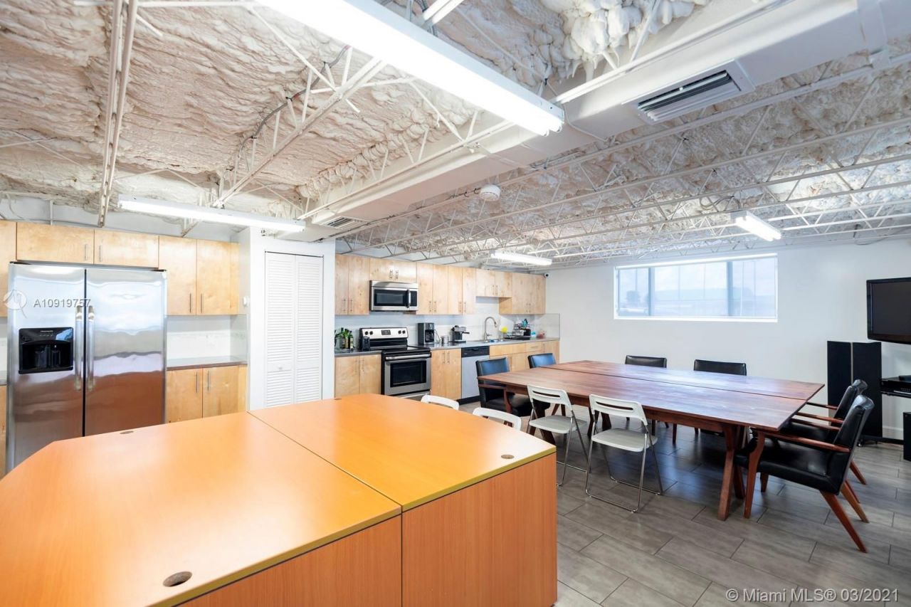 Коммерческая недвижимость в Майами, США, 1 000 м² - фото 11