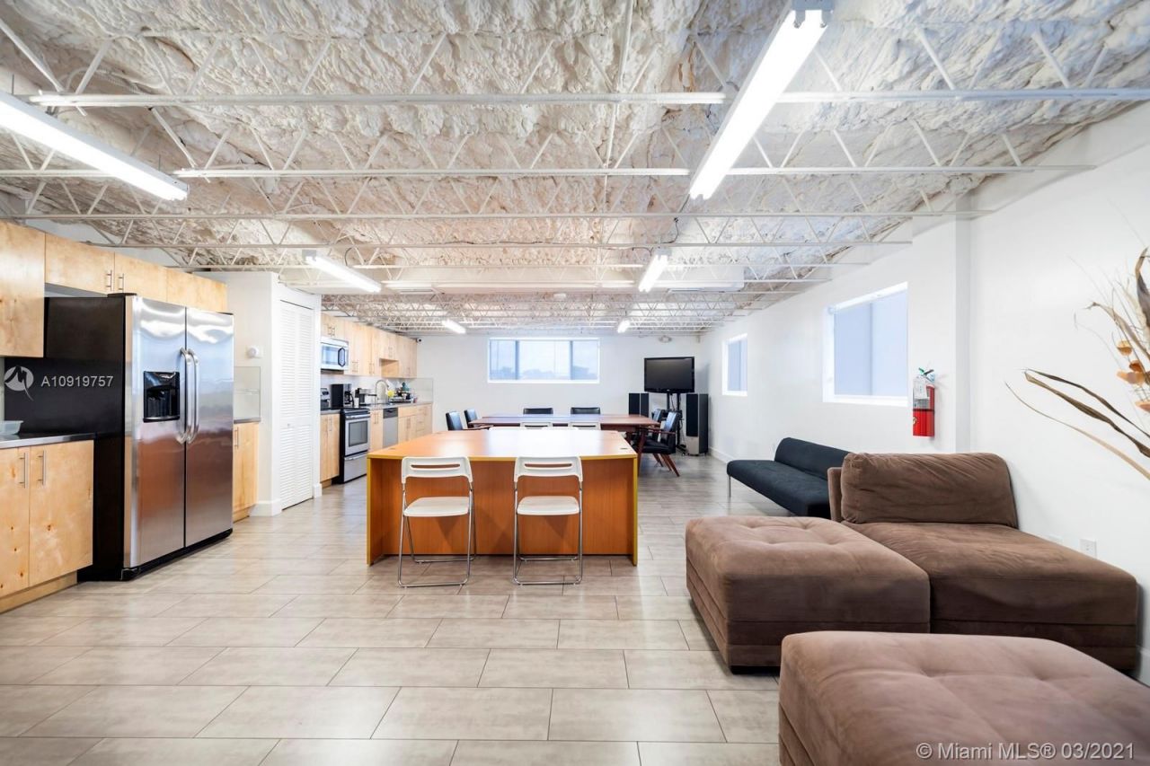 Коммерческая недвижимость в Майами, США, 1 000 м² - фото 12