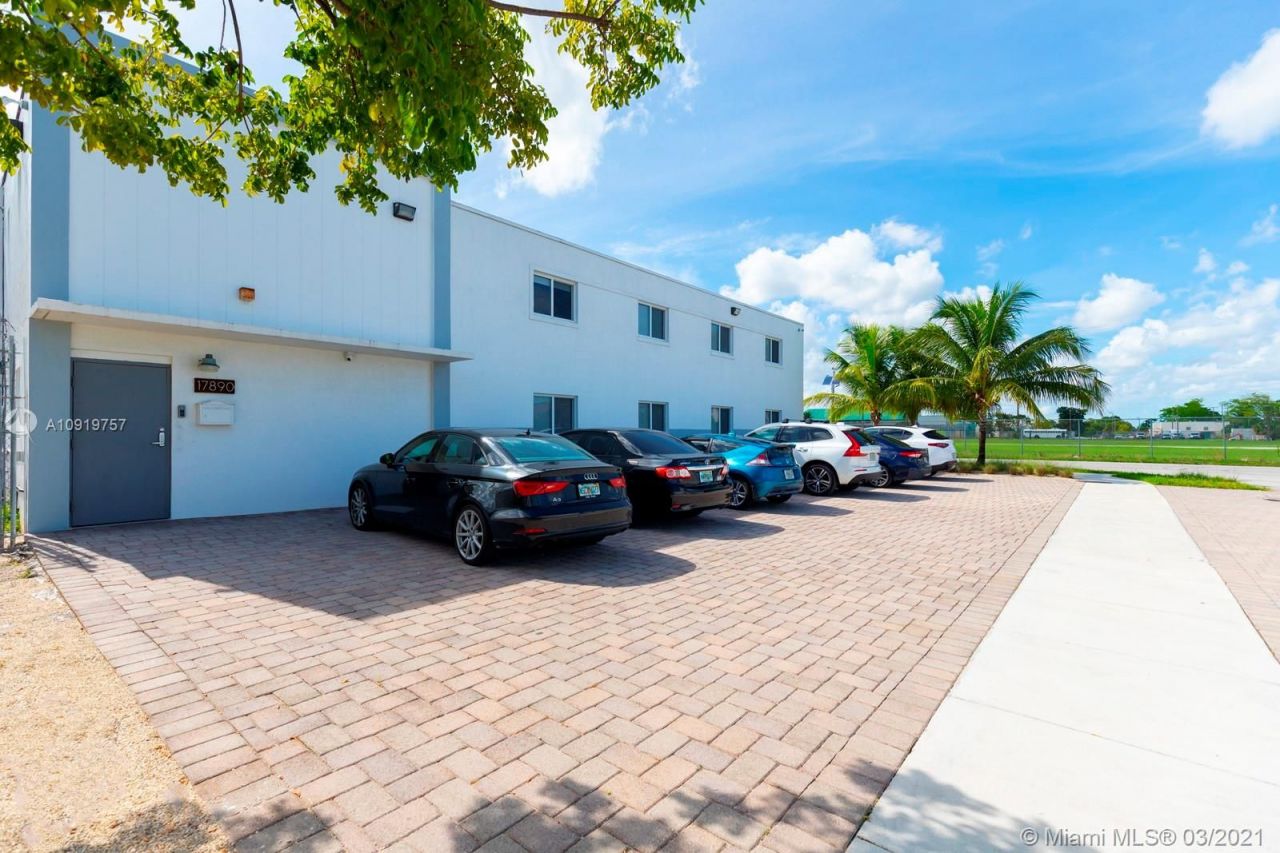 Коммерческая недвижимость в Майами, США, 1 000 м² - фото 3