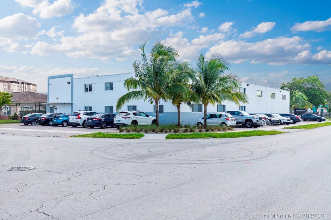 Коммерческая недвижимость в Майами, США, 1 000 м² - фото 15