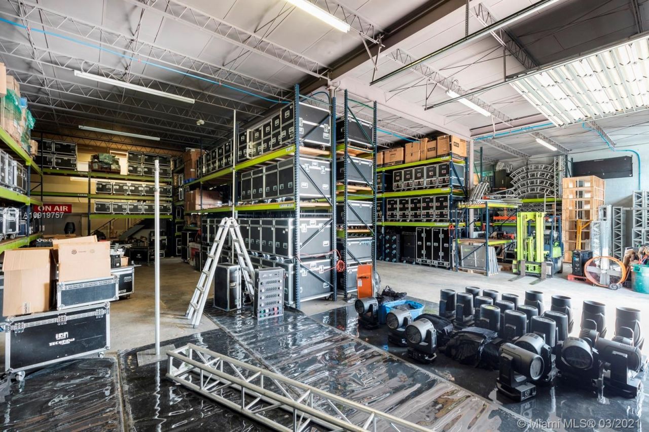 Коммерческая недвижимость в Майами, США, 1 000 м² - фото 5