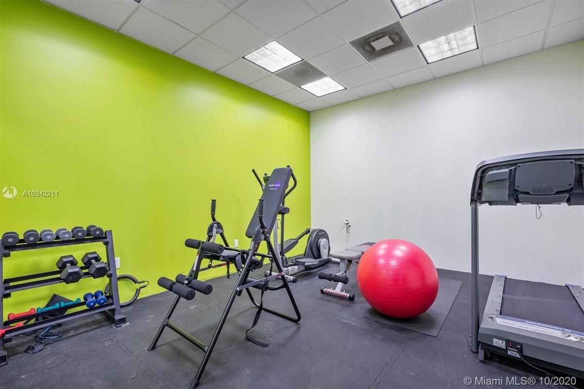 Коммерческая недвижимость в Майами, США, 1 100 м² - фото 10