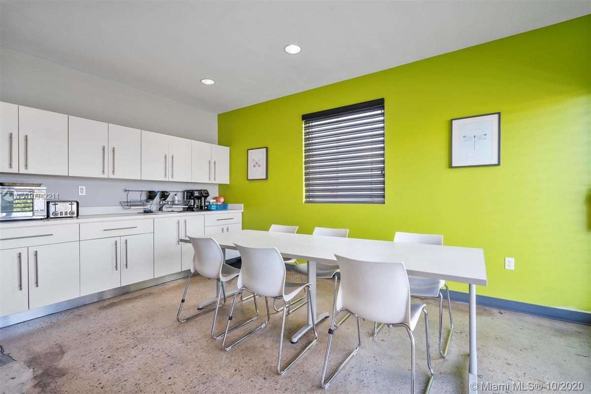 Коммерческая недвижимость в Майами, США, 1 100 м² - фото 11