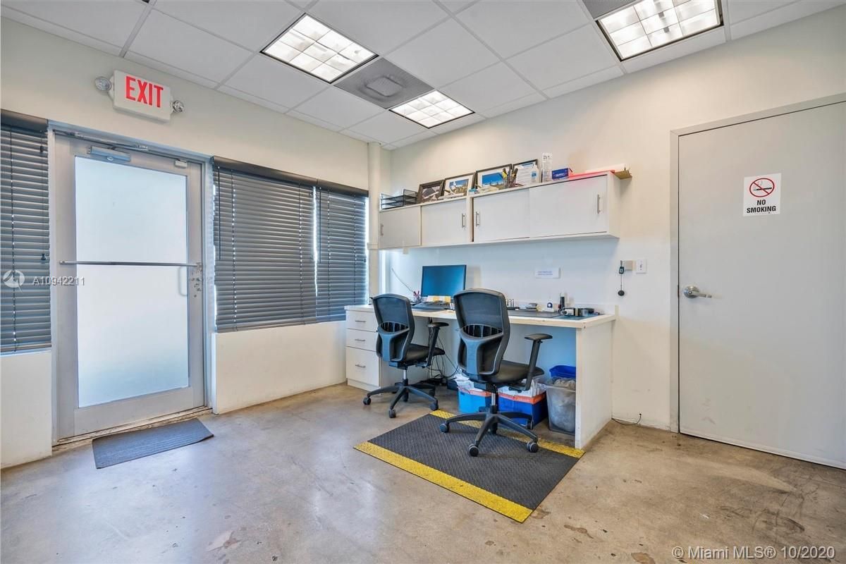 Коммерческая недвижимость в Майами, США, 1 100 м² - фото 9
