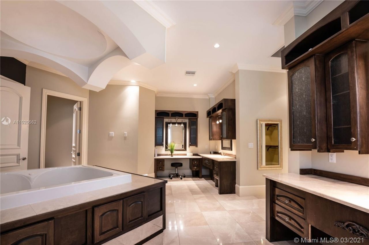 Поместье в Майами, США, 1 000 м² - фото 12