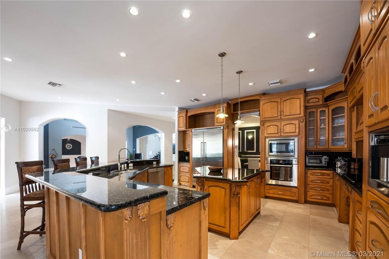 Поместье в Майами, США, 1 000 м² - фото 16