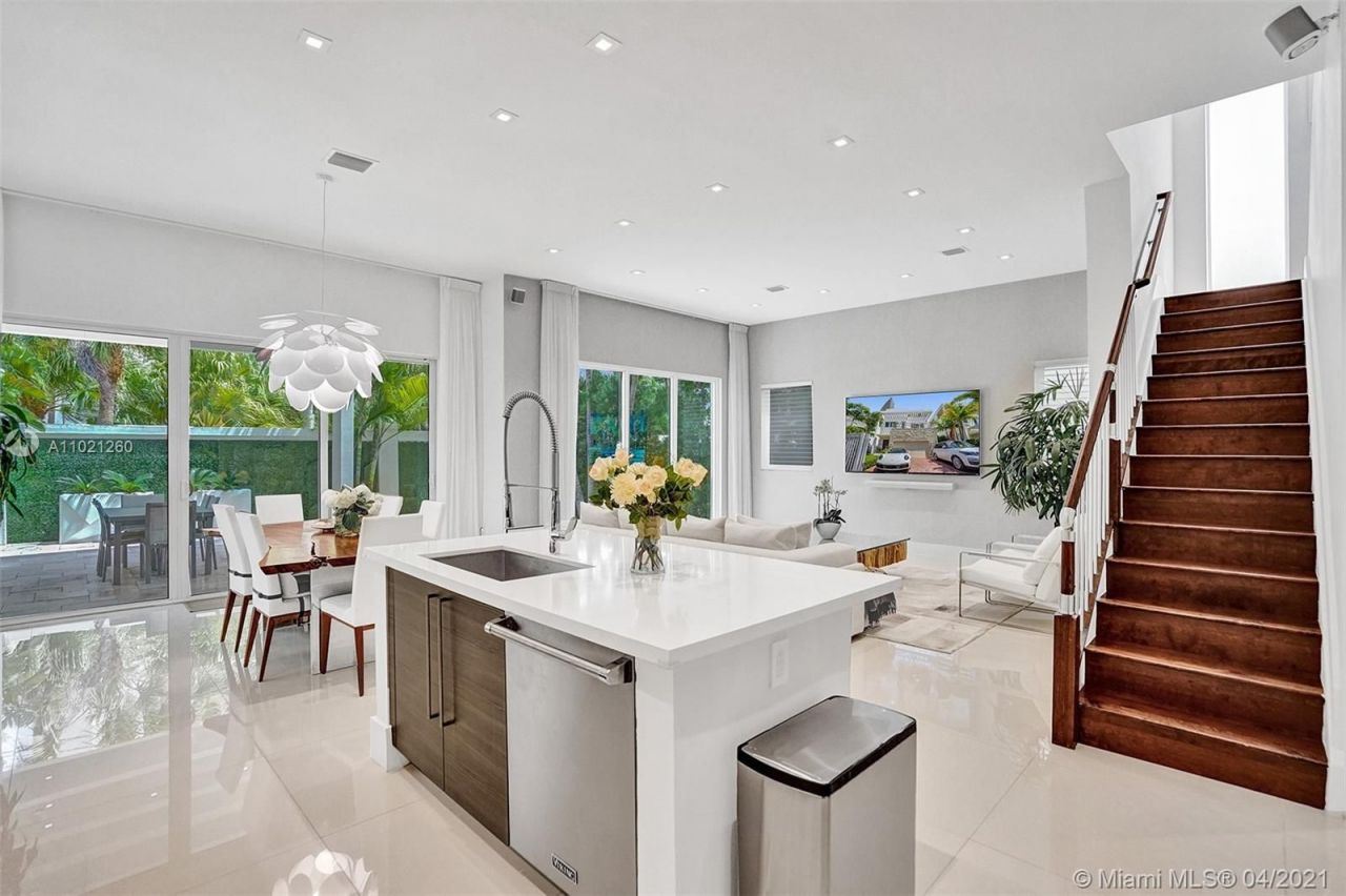 Коттедж в Майами, США, 300 м² - фото 2