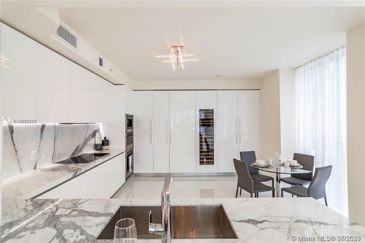 Квартира в Майами, США, 400 м² - фото 13