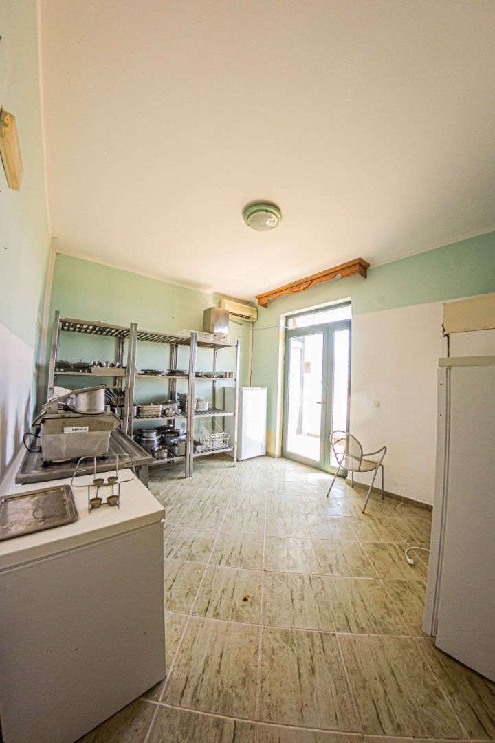 Отель, гостиница в Улцине, Черногория, 2 400 м² - фото 18