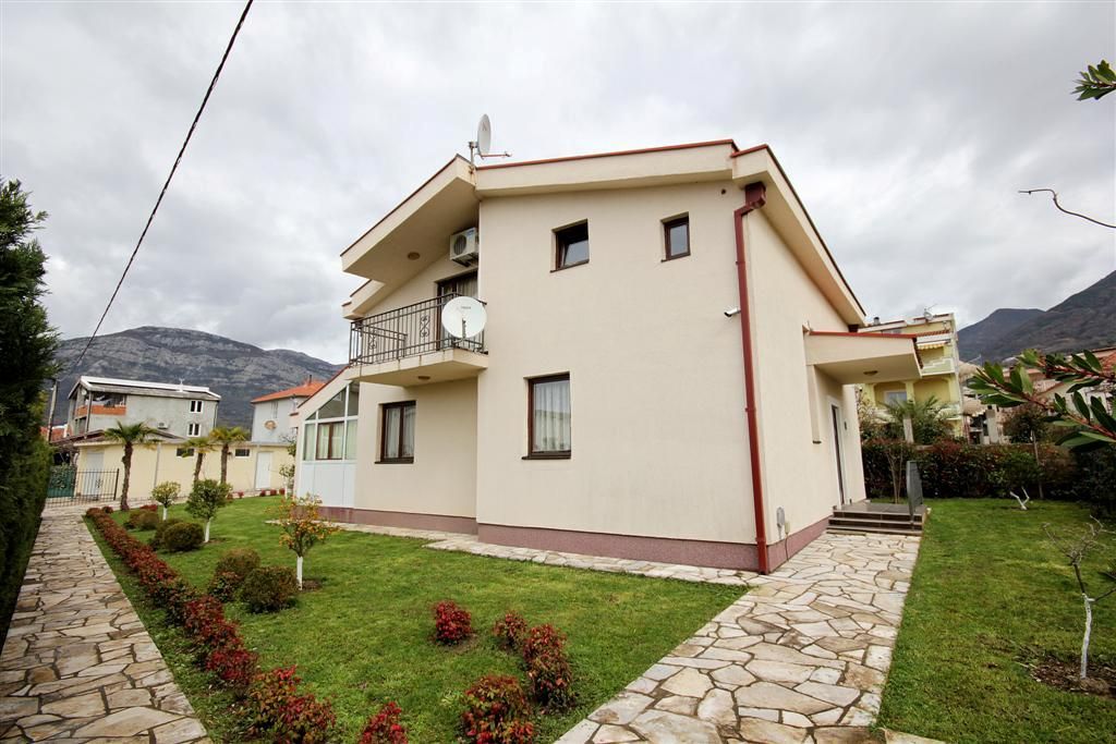 Дом в Баре, Черногория, 200 м2 - фото 1