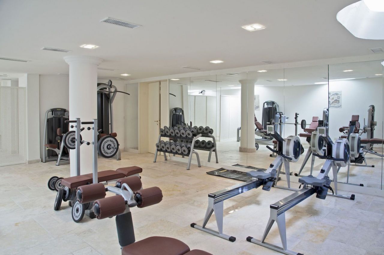 Вилла в Форте деи Марми, Италия, 470 м² - фото 8