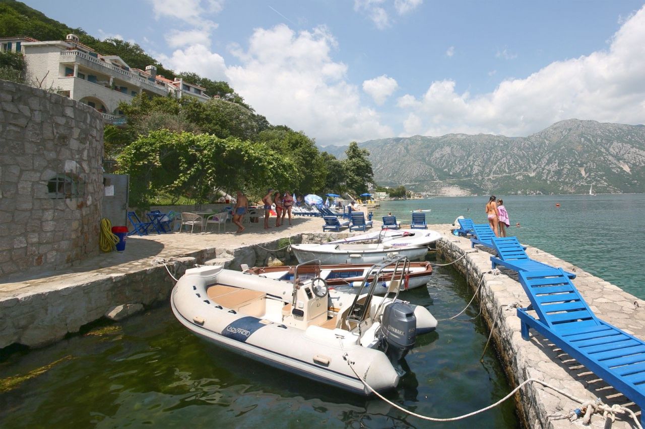 Коммерческая недвижимость в Каменари, Черногория, 235 м² - фото 5