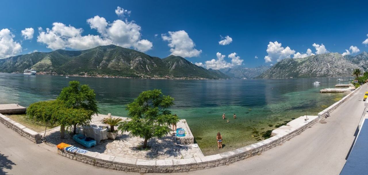 Вилла в Доброте, Черногория, 365 м² - фото 3