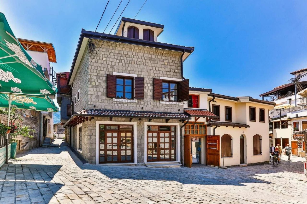Отель, гостиница в Баре, Черногория, 196 м2 - фото 1