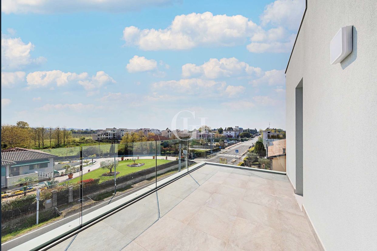 Пентхаус у озера Гарда, Италия, 259.6 м² - фото 10