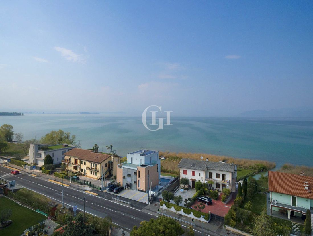Пентхаус у озера Гарда, Италия, 259.6 м² - фото 12