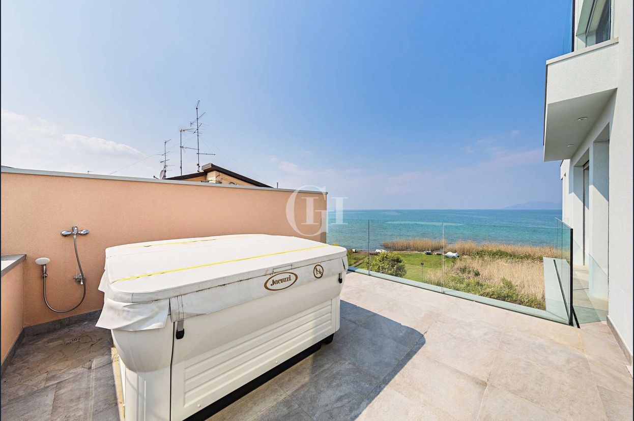 Пентхаус у озера Гарда, Италия, 259.6 м² - фото 14